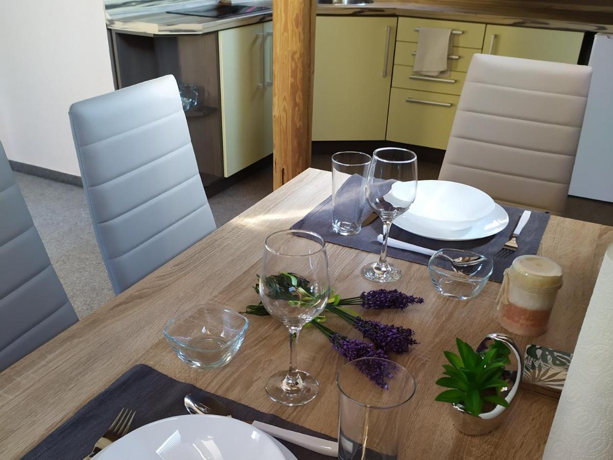 Апартаменты Podkrovni Apartman V Prirode, Vhodny K Relaxaci I Na Sluzebni Cesty Cerna u Bohdance Экстерьер фото