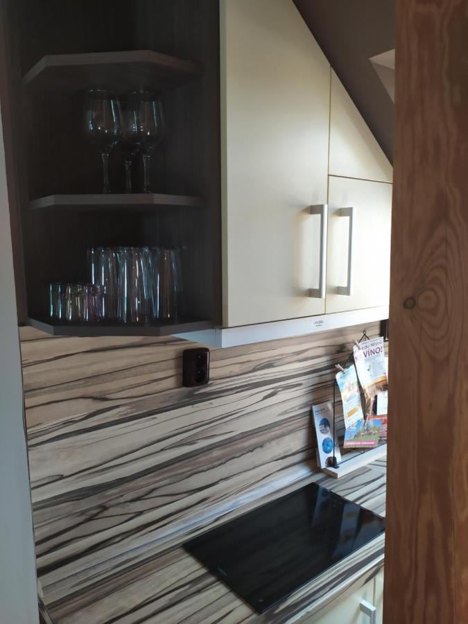 Апартаменты Podkrovni Apartman V Prirode, Vhodny K Relaxaci I Na Sluzebni Cesty Cerna u Bohdance Экстерьер фото